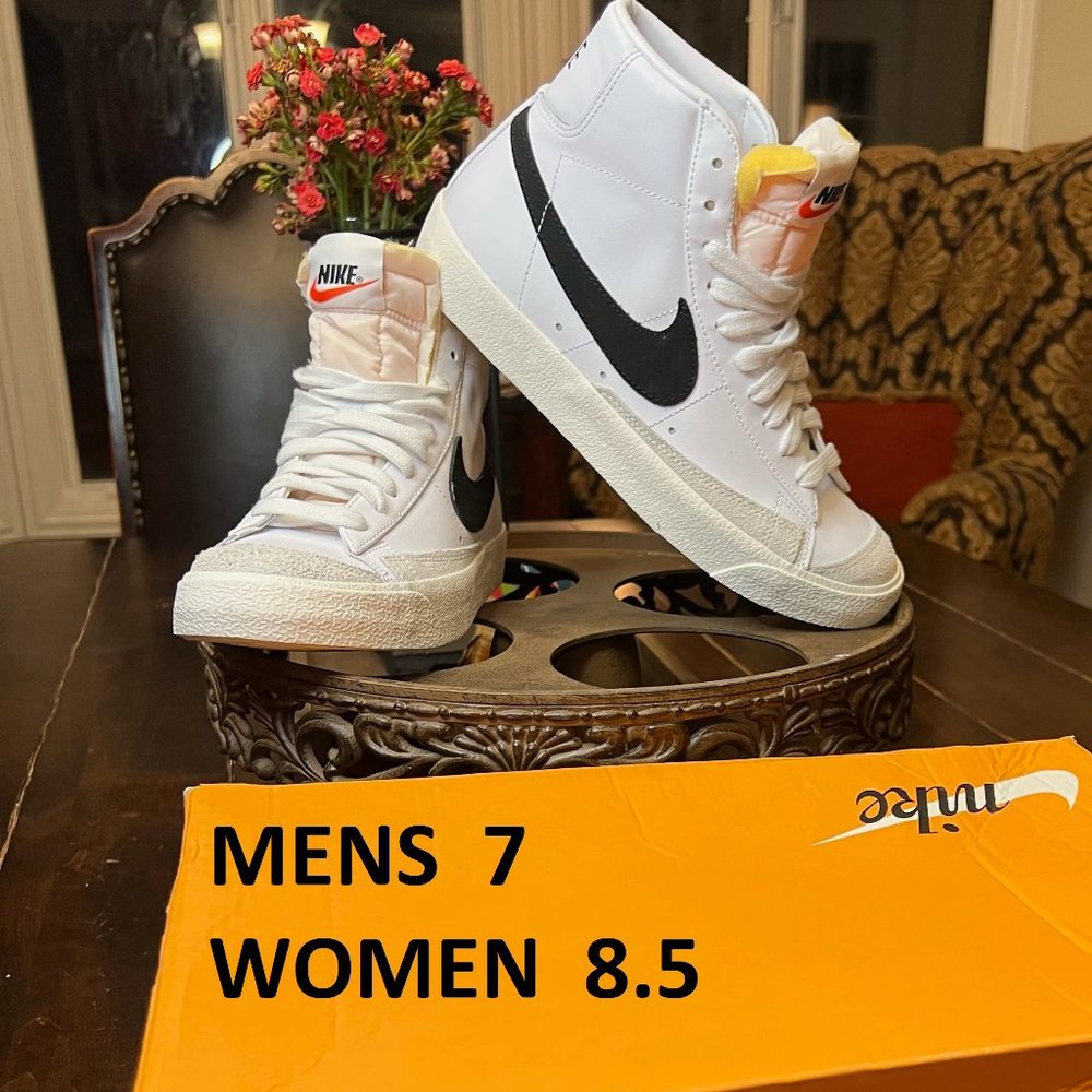 Nike Blazer Mid 77-Mens 7  Women's 8.5